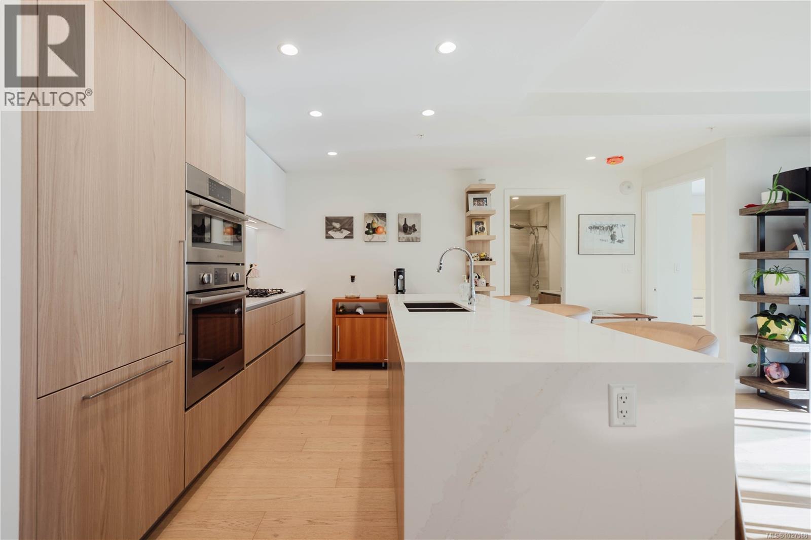 705 2000 Hannington Road, Langford