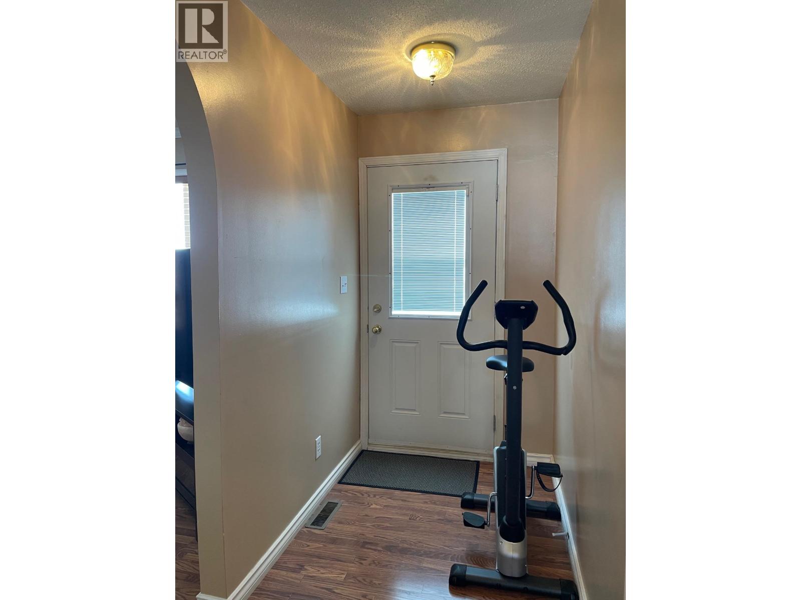 5548 MINNAKER CRESCENT, Fort Nelson