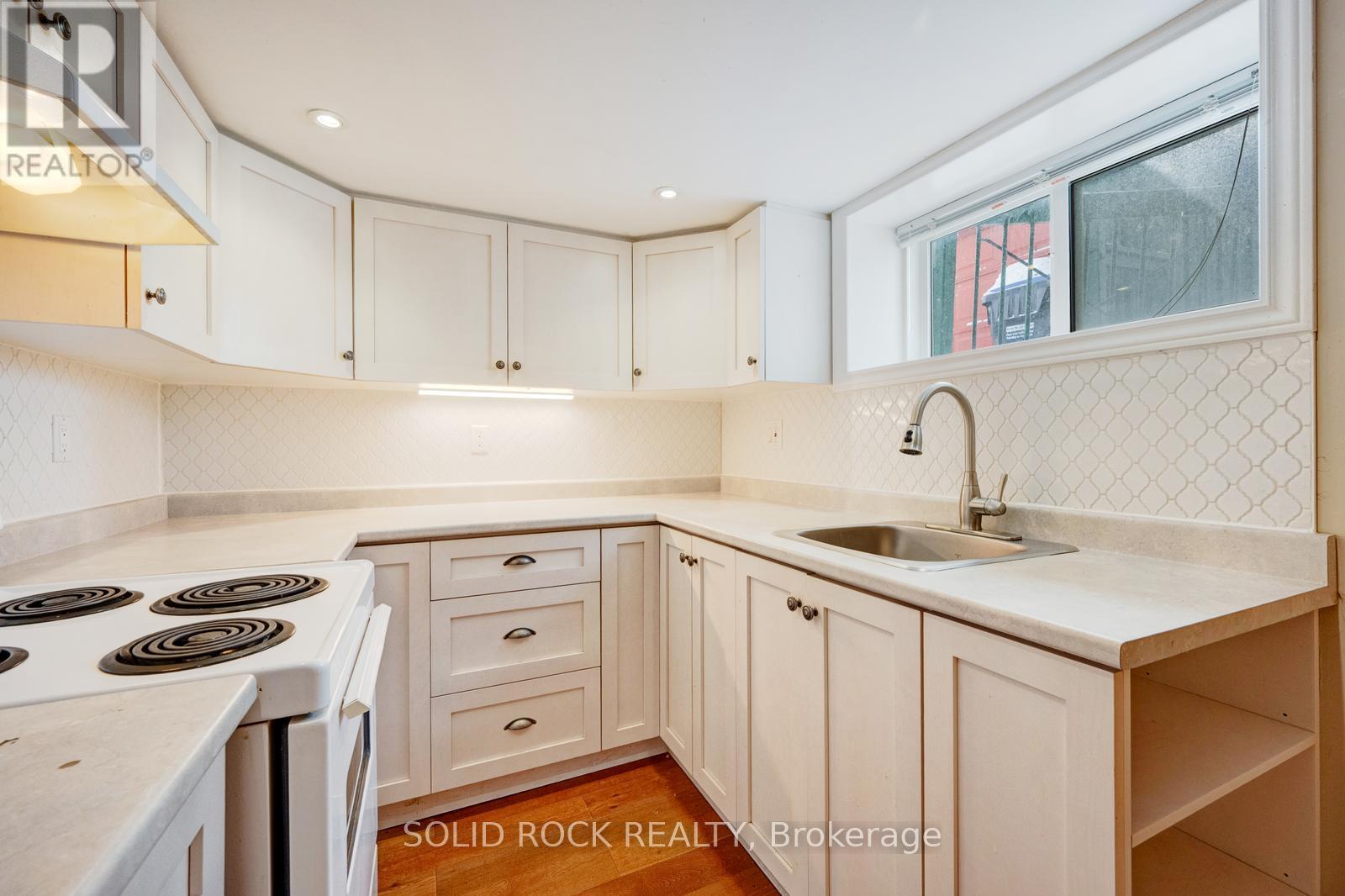 117 MILL STREET S - 33