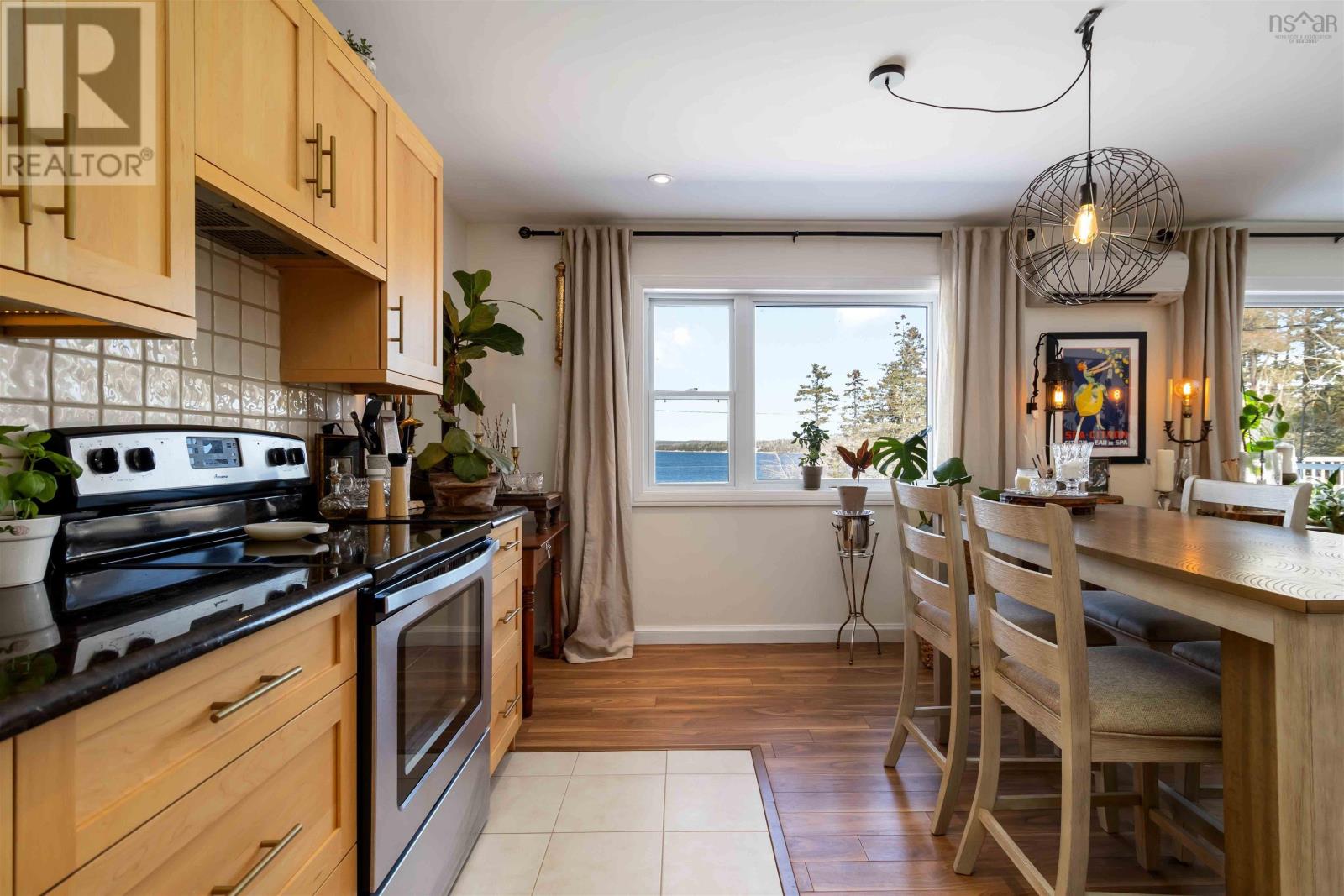 Property 20 of 51 of 4 440 Upper Blandford Road