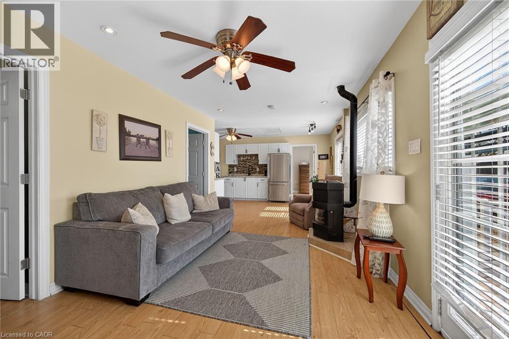 87 LAKESHORE ROAD - 17