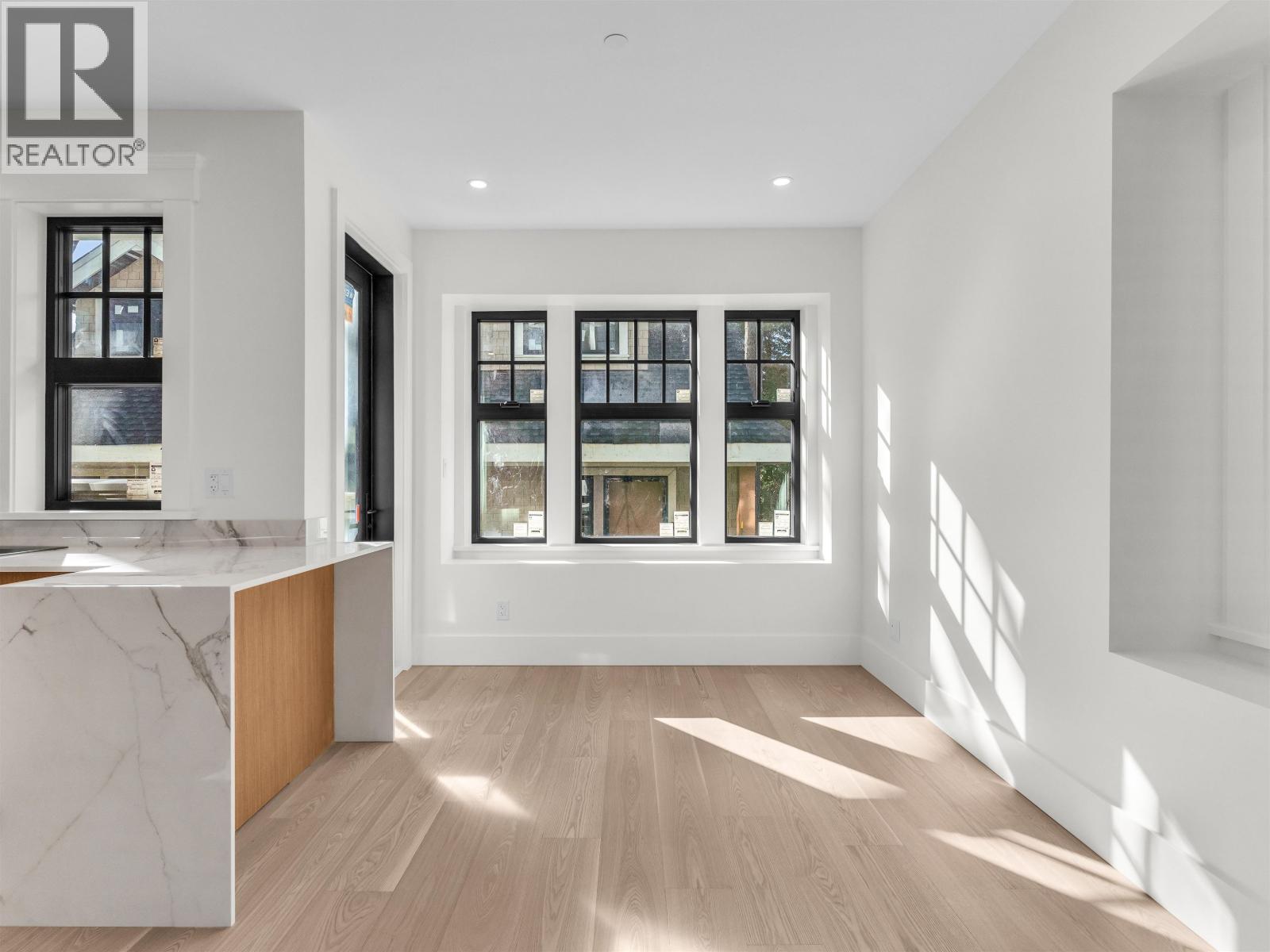 2568 W 2ND AVENUE, Vancouver