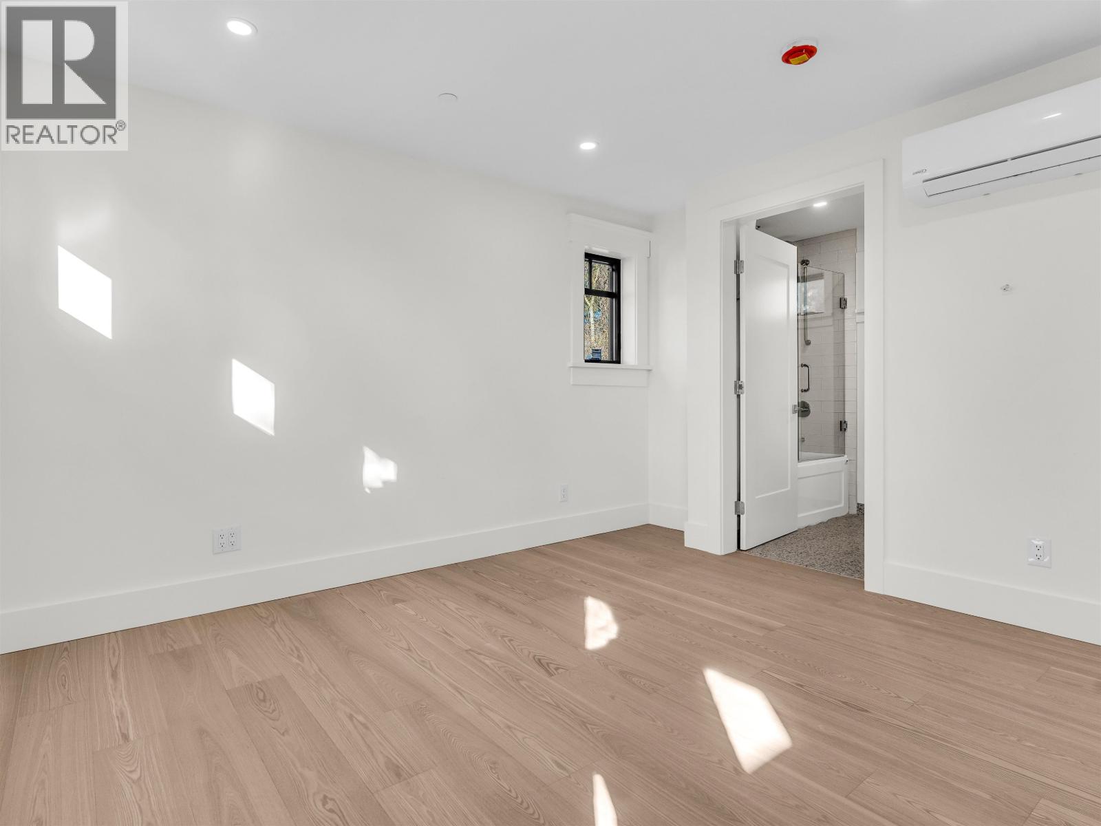 2568 W 2ND AVENUE, Vancouver