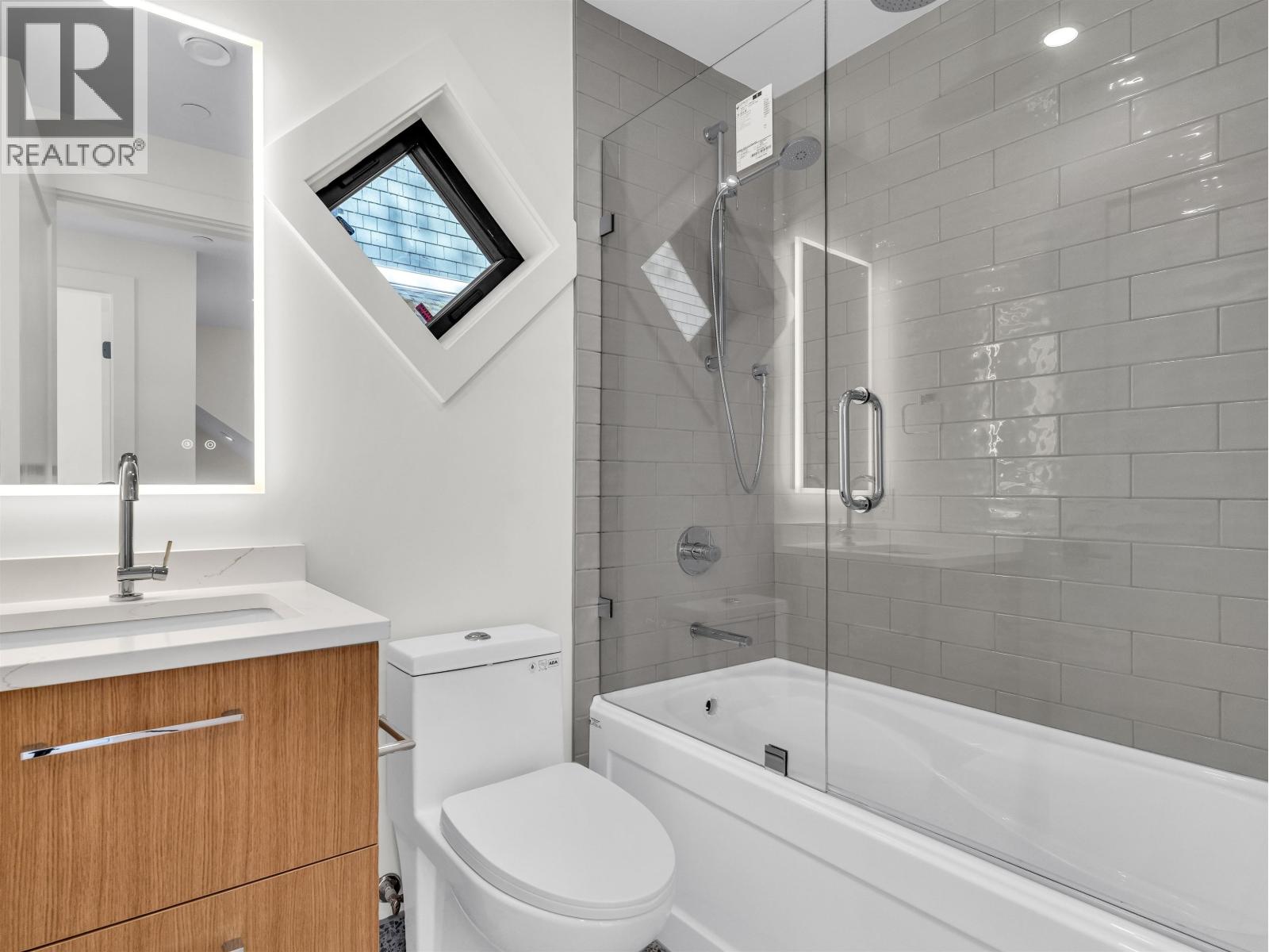 2568 W 2ND AVENUE, Vancouver