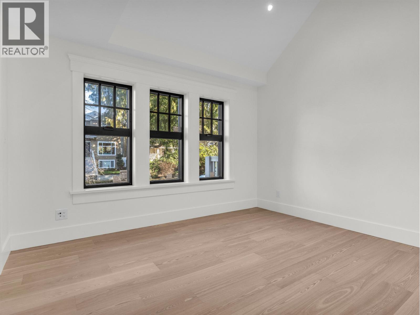 2568 W 2ND AVENUE, Vancouver