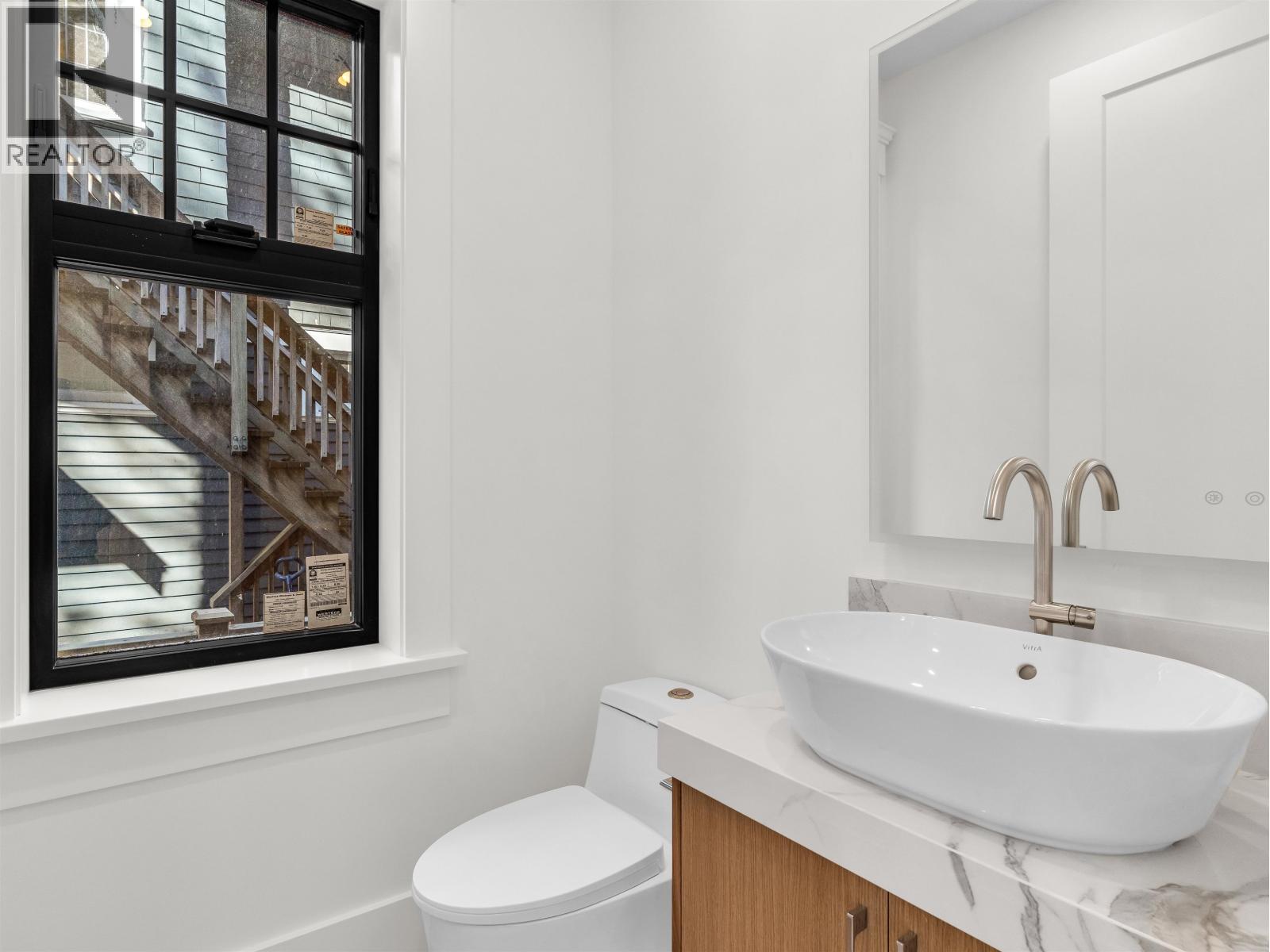 2568 W 2ND AVENUE, Vancouver