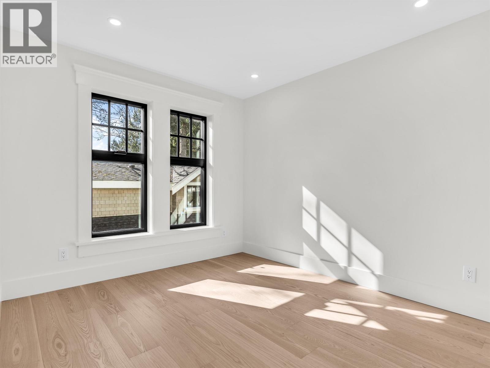 2566 W 2ND AVENUE, Vancouver