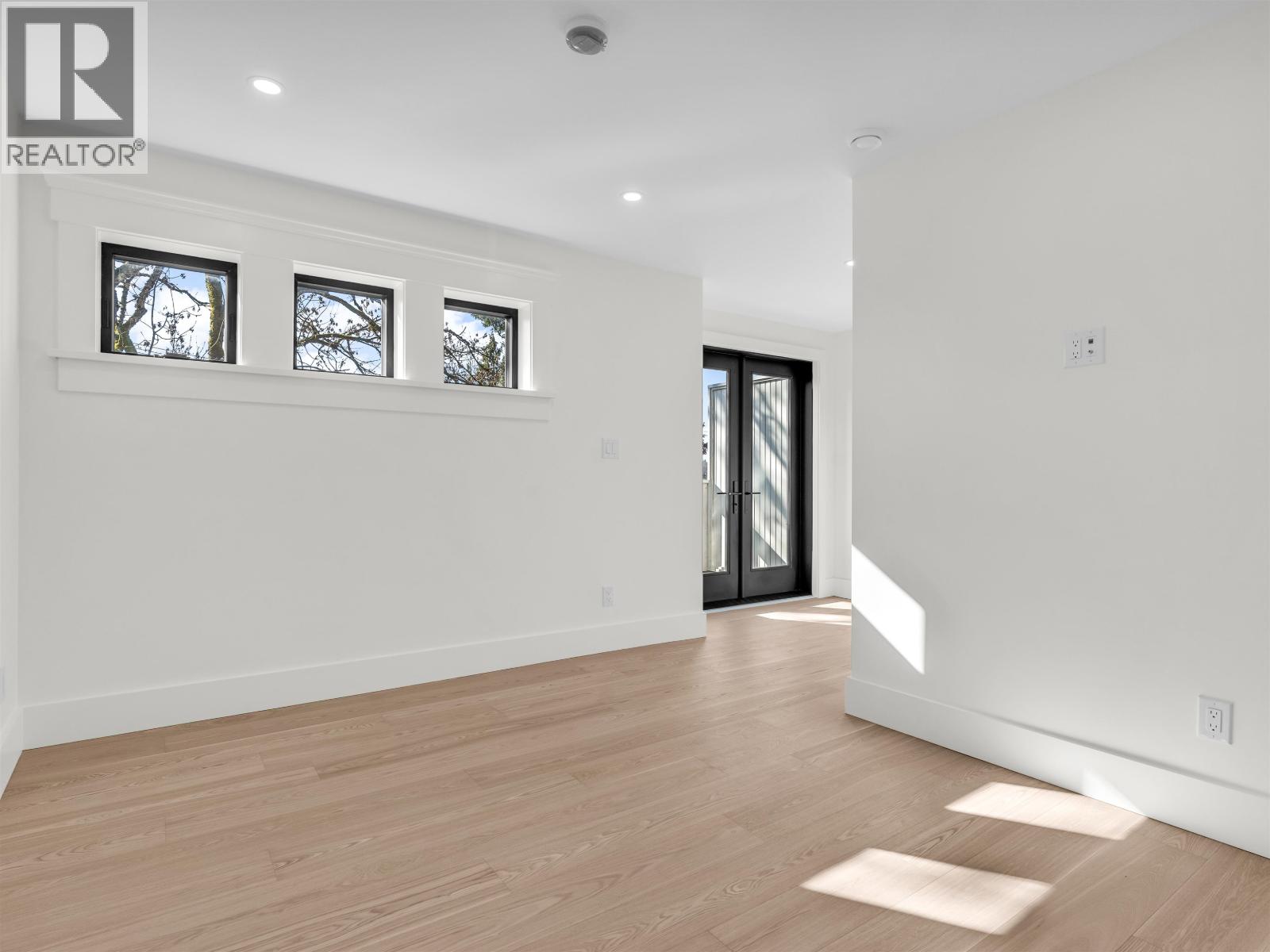 2566 W 2ND AVENUE, Vancouver