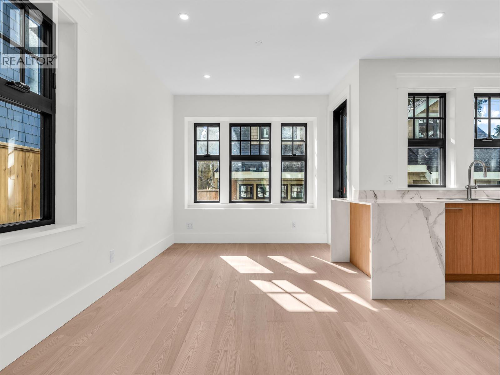 2566 W 2ND AVENUE, Vancouver