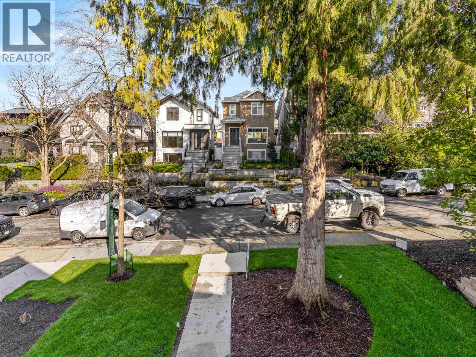 2566 W 2ND AVENUE, Vancouver