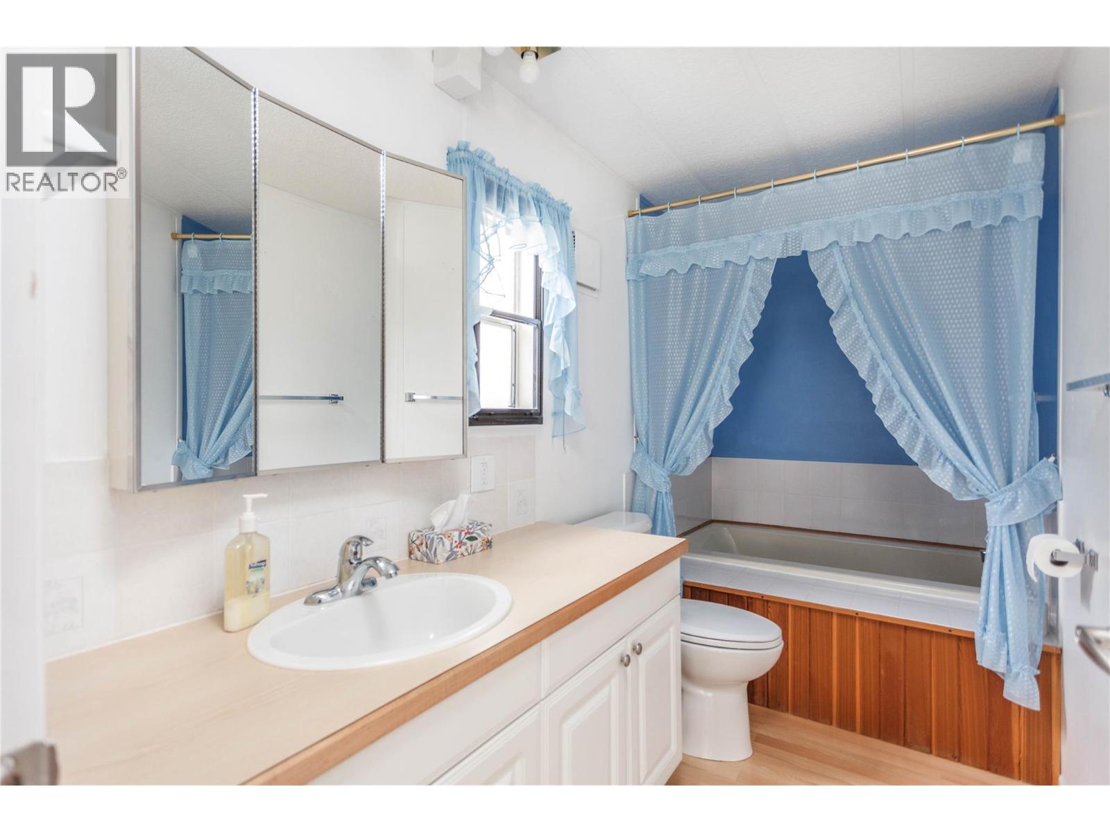 3 12069 Westside Road, Vernon