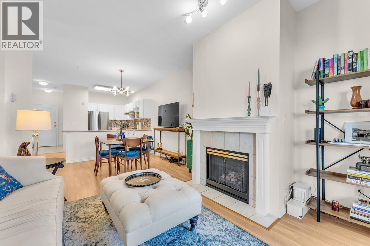 215 2109 ROWLAND STREET, Port Coquitlam