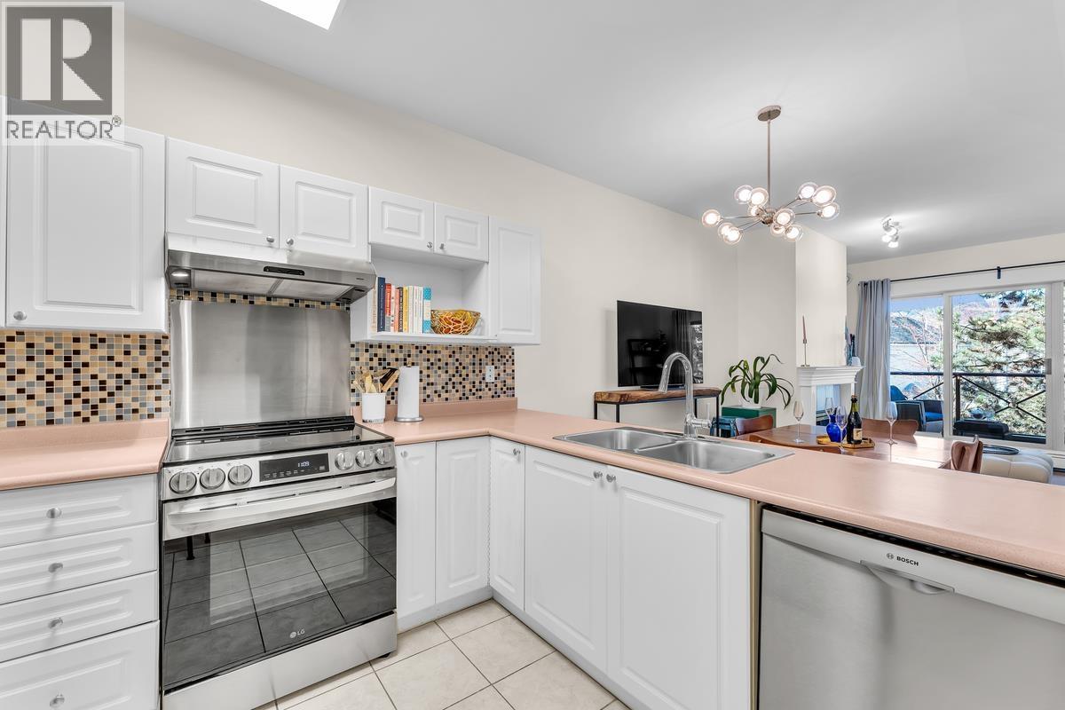 215 2109 ROWLAND STREET, Port Coquitlam