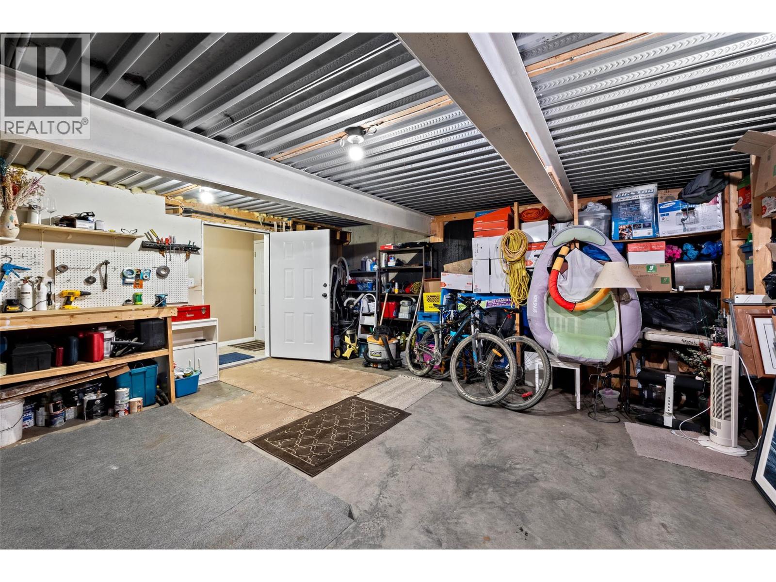 3639 Overlander Drive - 40