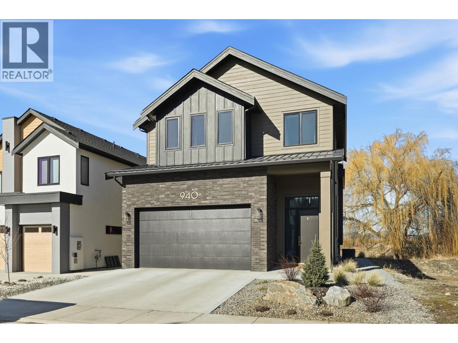 940 Bull Crescent - 2