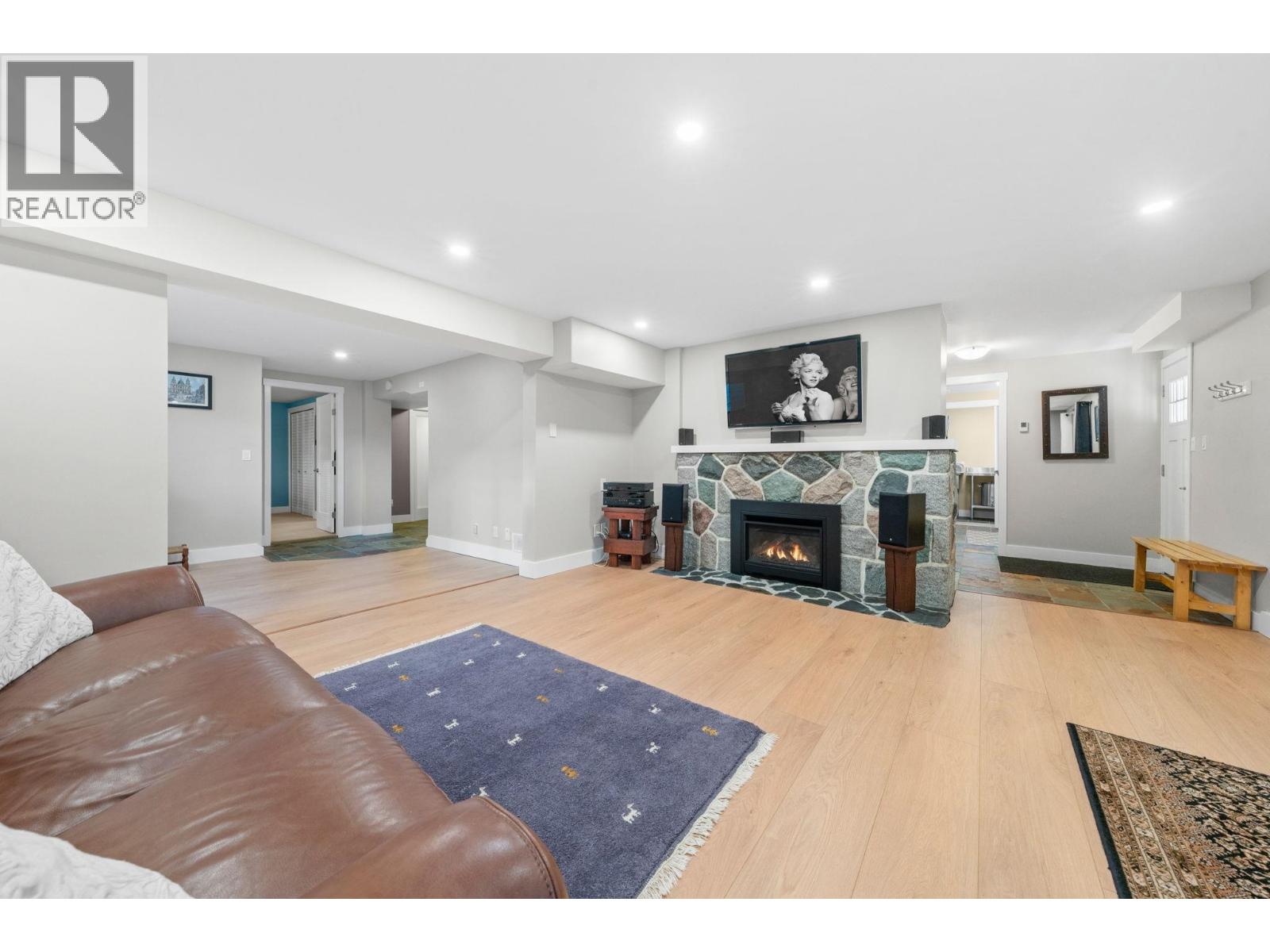 759 WINONA AVENUE, North Vancouver