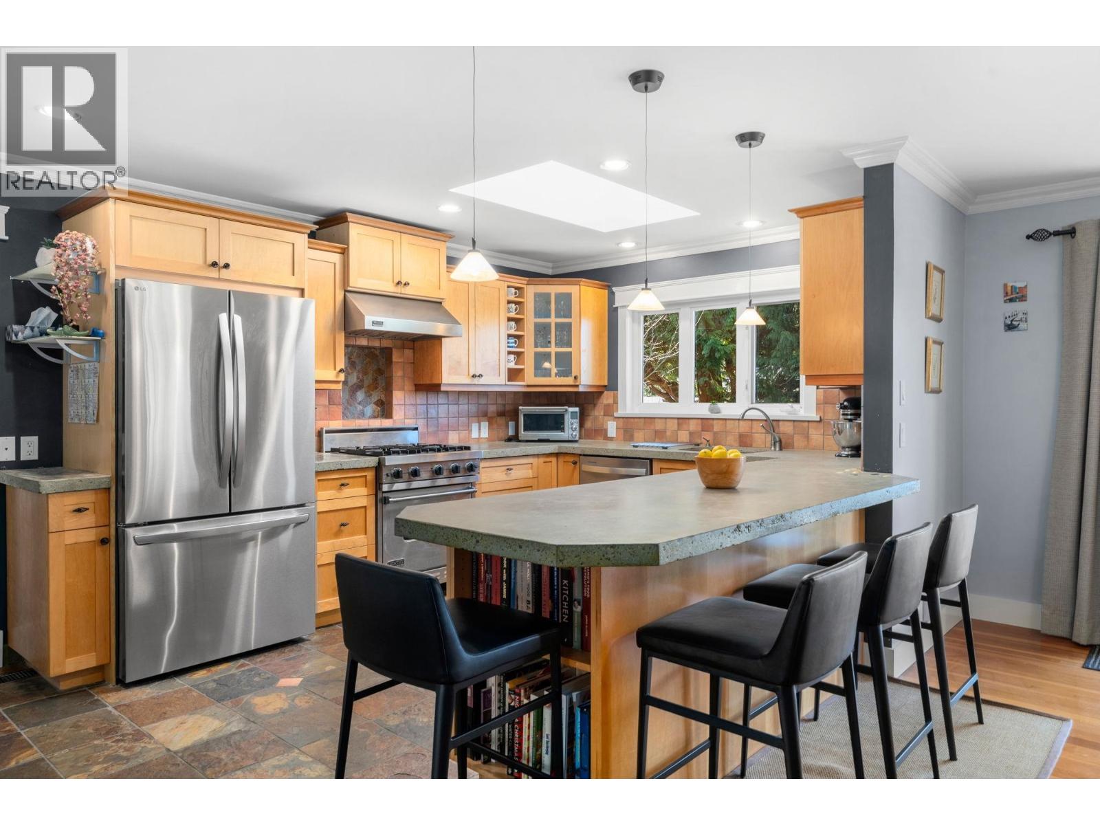 759 WINONA AVENUE, North Vancouver