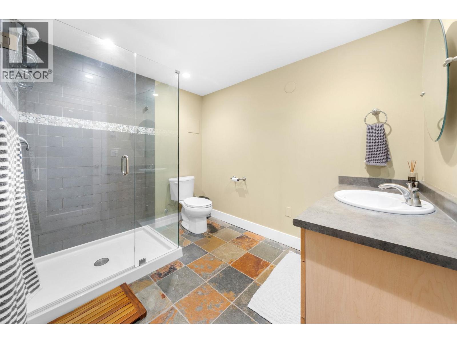 759 WINONA AVENUE, North Vancouver