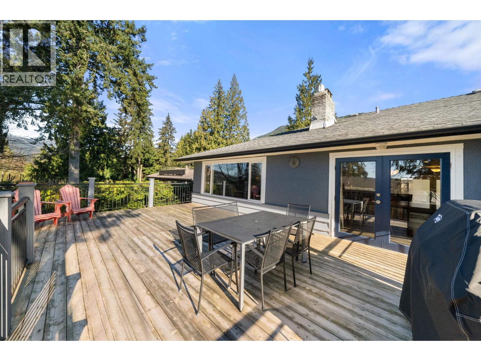 759 WINONA AVENUE, North Vancouver