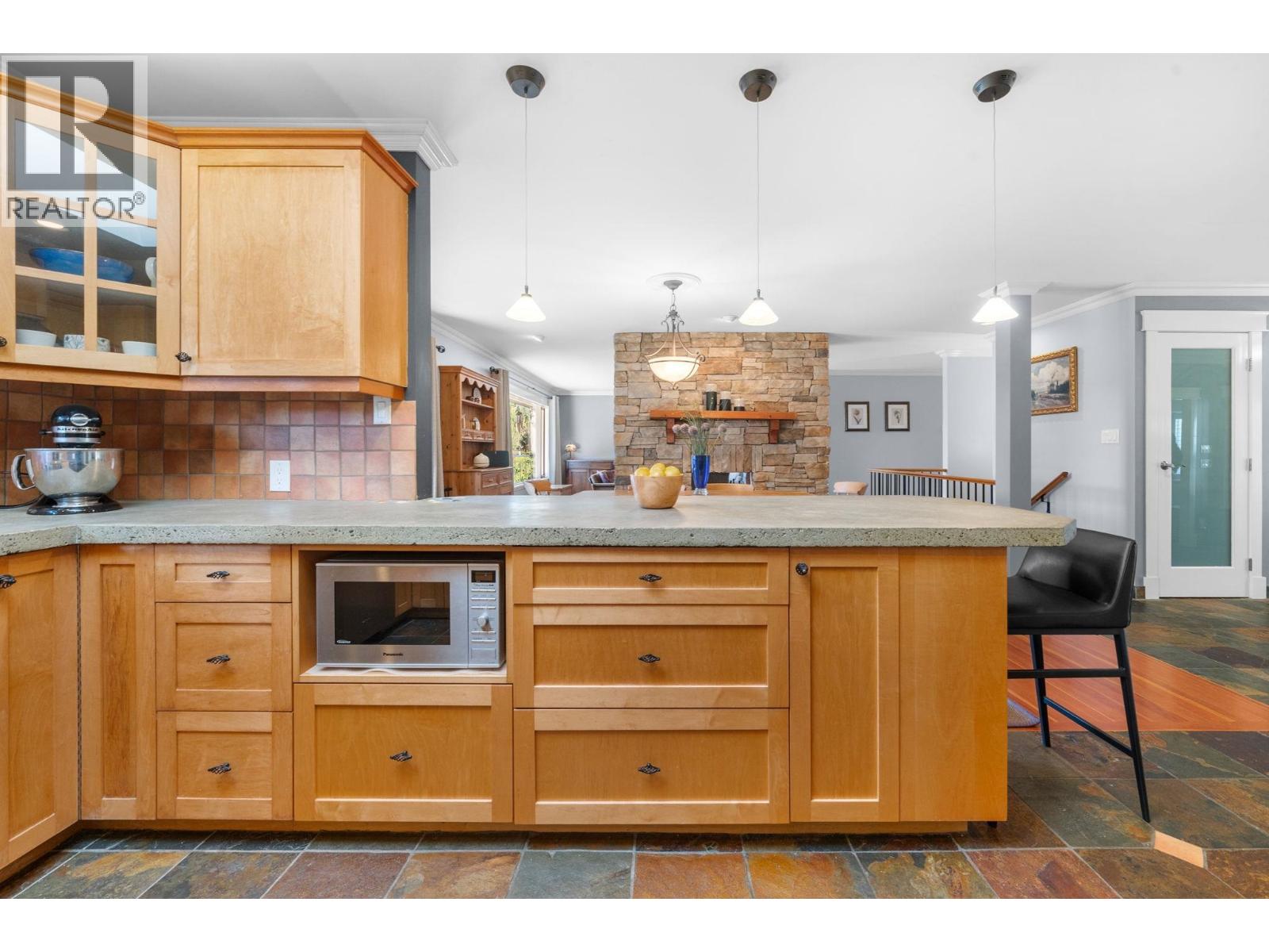 759 WINONA AVENUE, North Vancouver