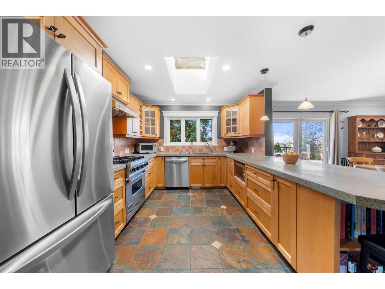 759 WINONA AVENUE, North Vancouver