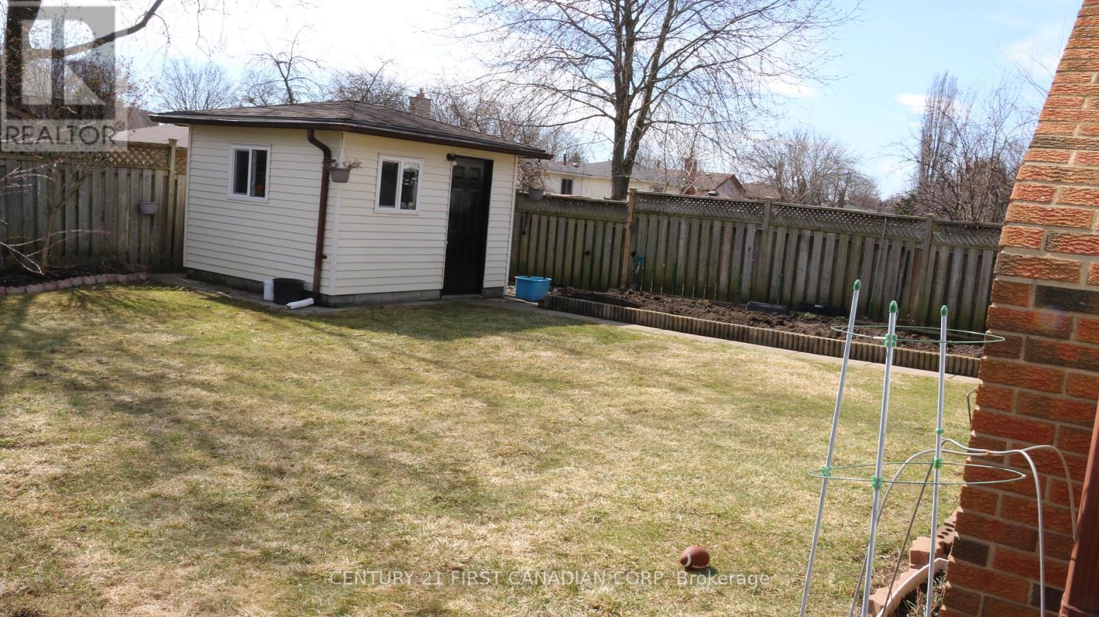 118 ROSAMOND CRESCENT Property Photo