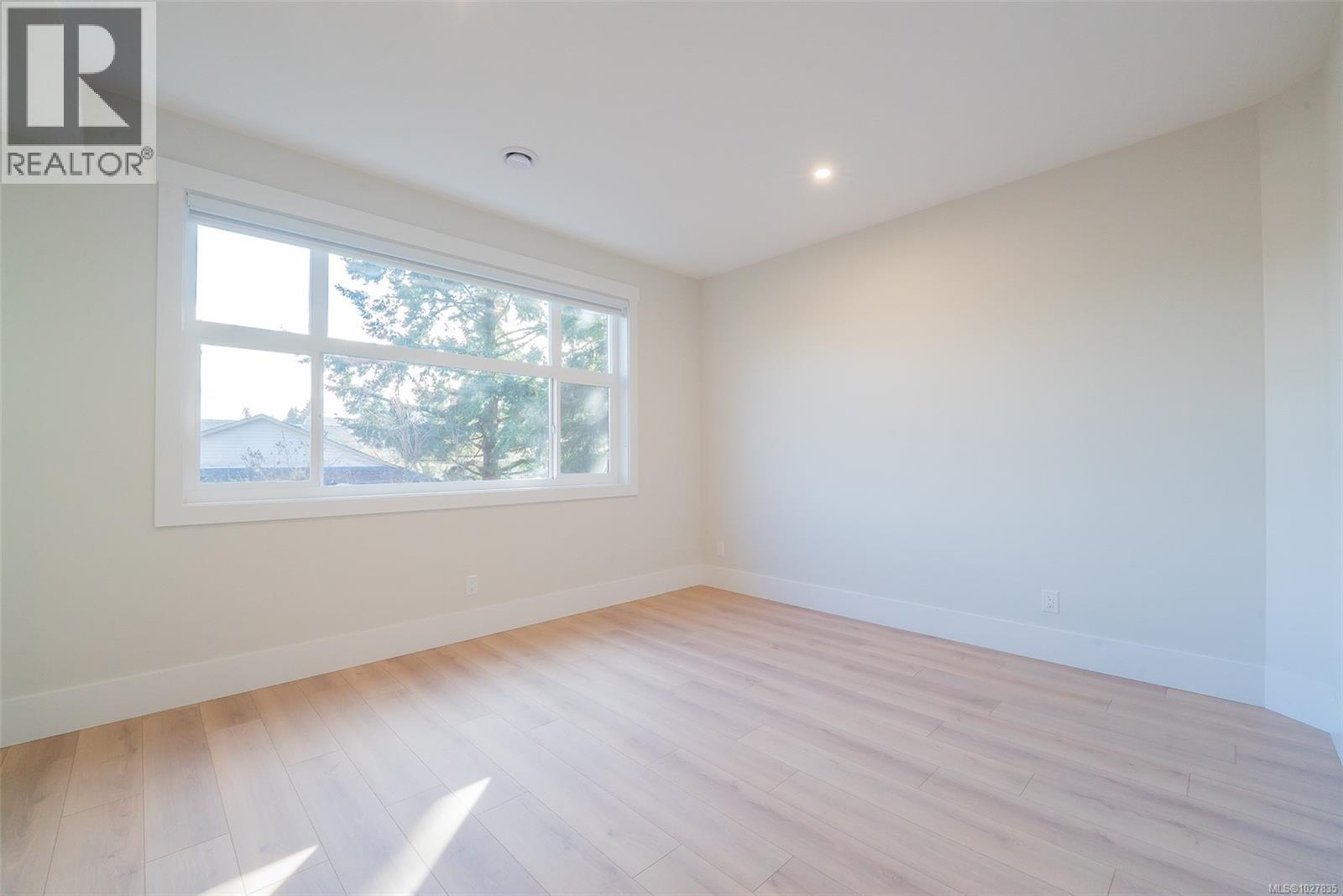 #109 1615 NORTHFIELD RD - 23