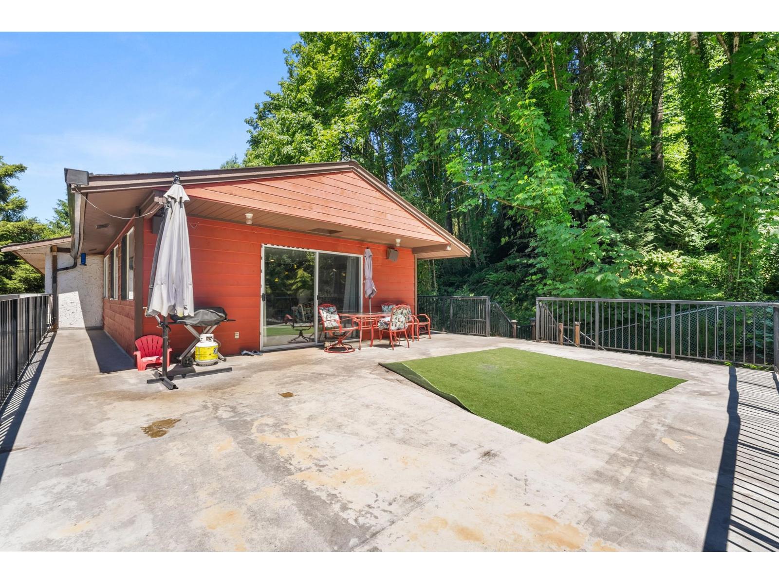 194 CLOVERMEADOW CRESCENT, Langley