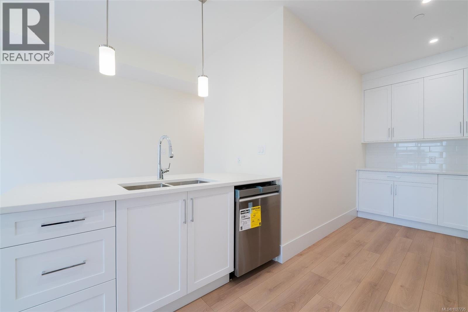 #107 1615 NORTHFIELD RD - 8