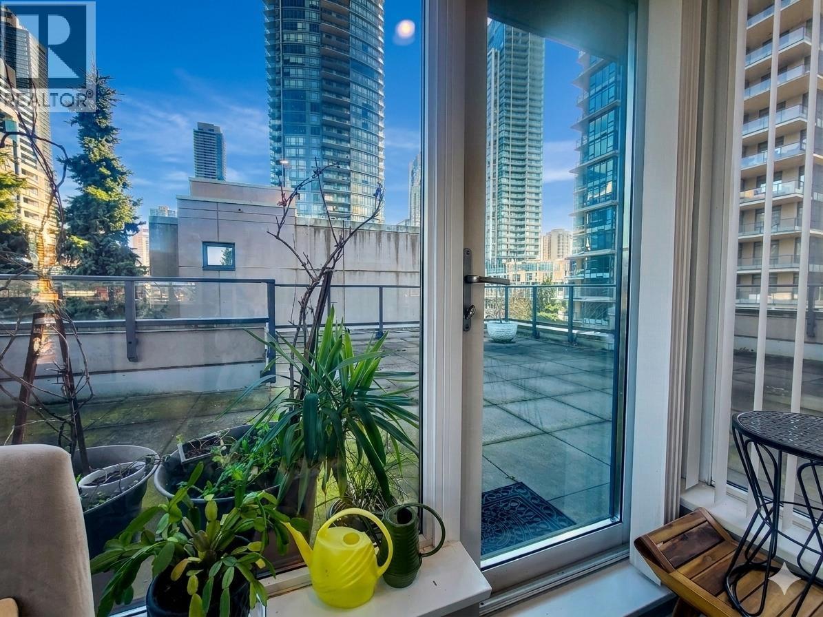 TH2 2077 ROSSER AVENUE, Burnaby