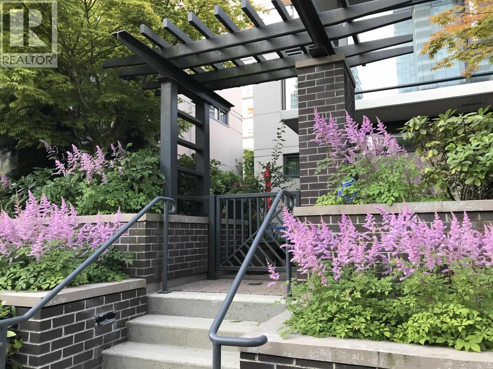 TH2 2077 ROSSER AVENUE, Burnaby