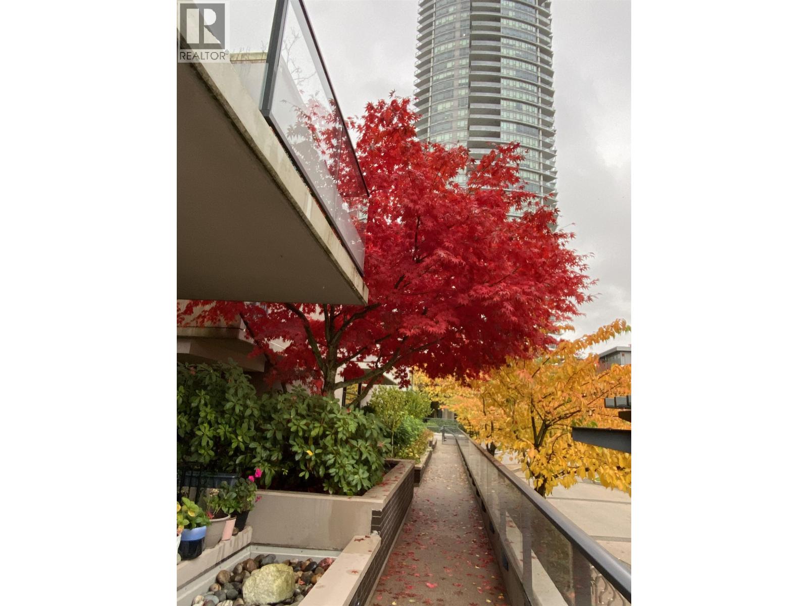 TH2 2077 ROSSER AVENUE, Burnaby