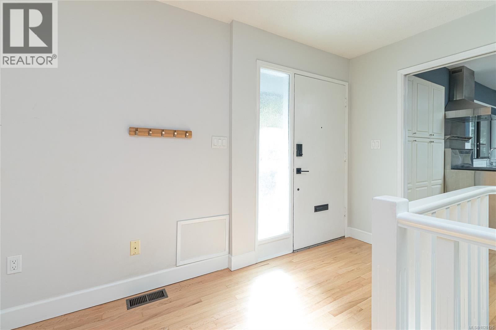 2660 MACDONALD DR E - 4