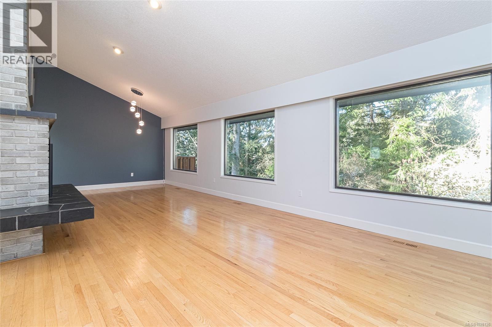 2660 MACDONALD DR E - 16