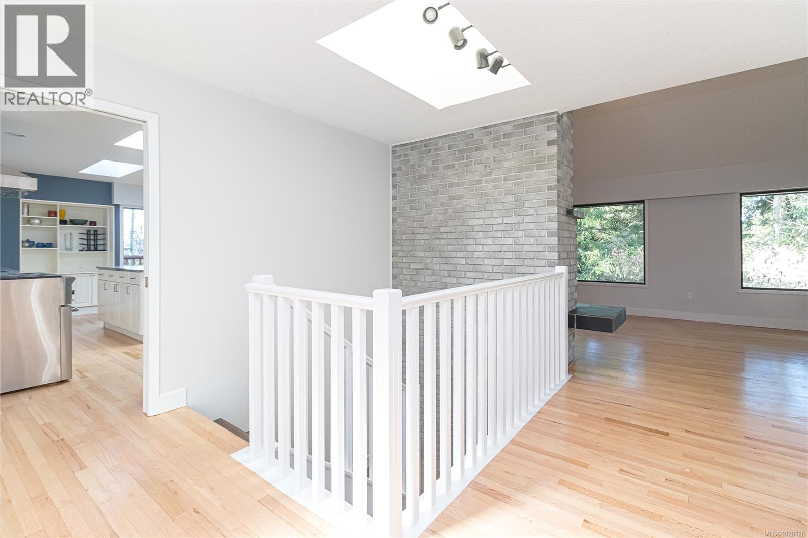 2660 MACDONALD DR E - 13