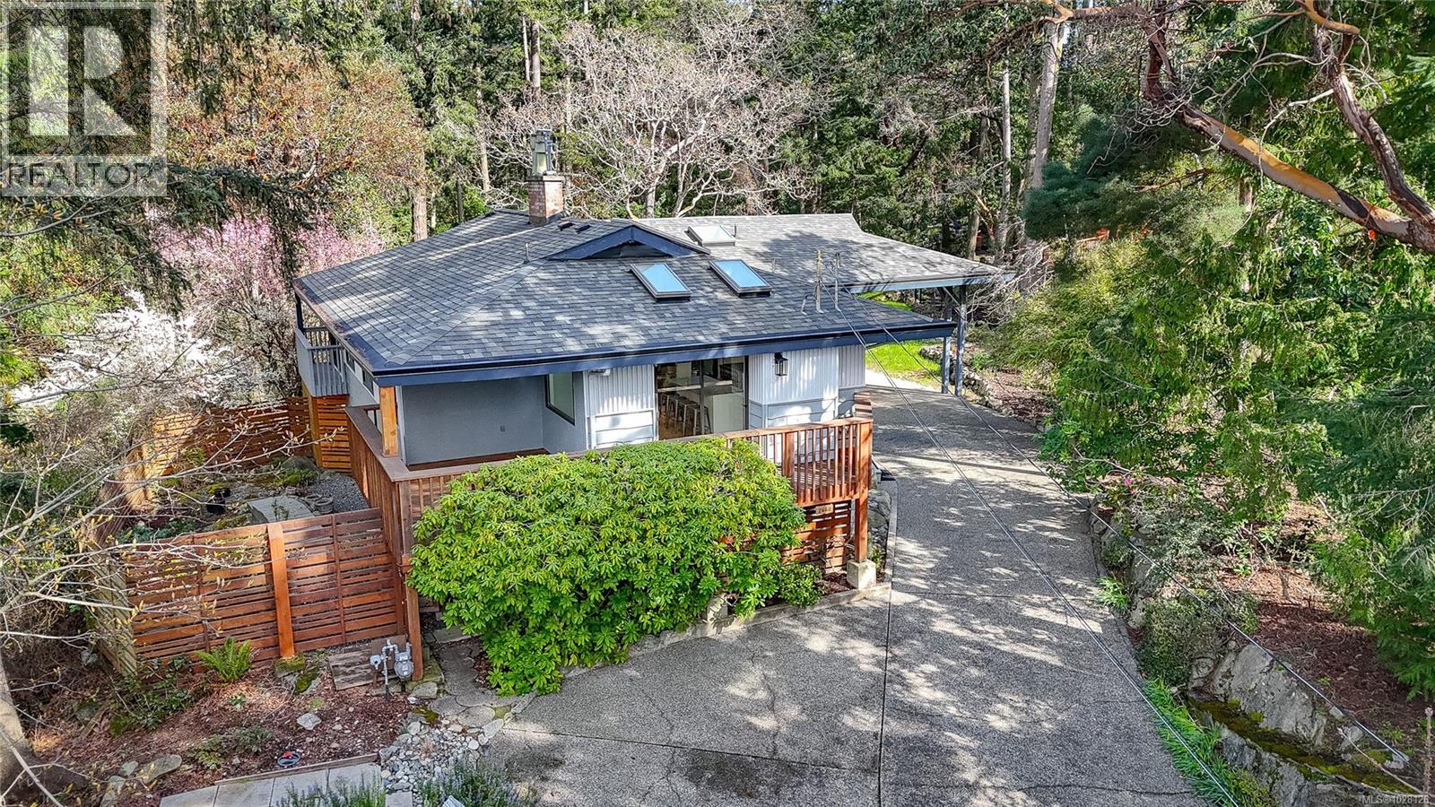 2660 MACDONALD DR E - 45