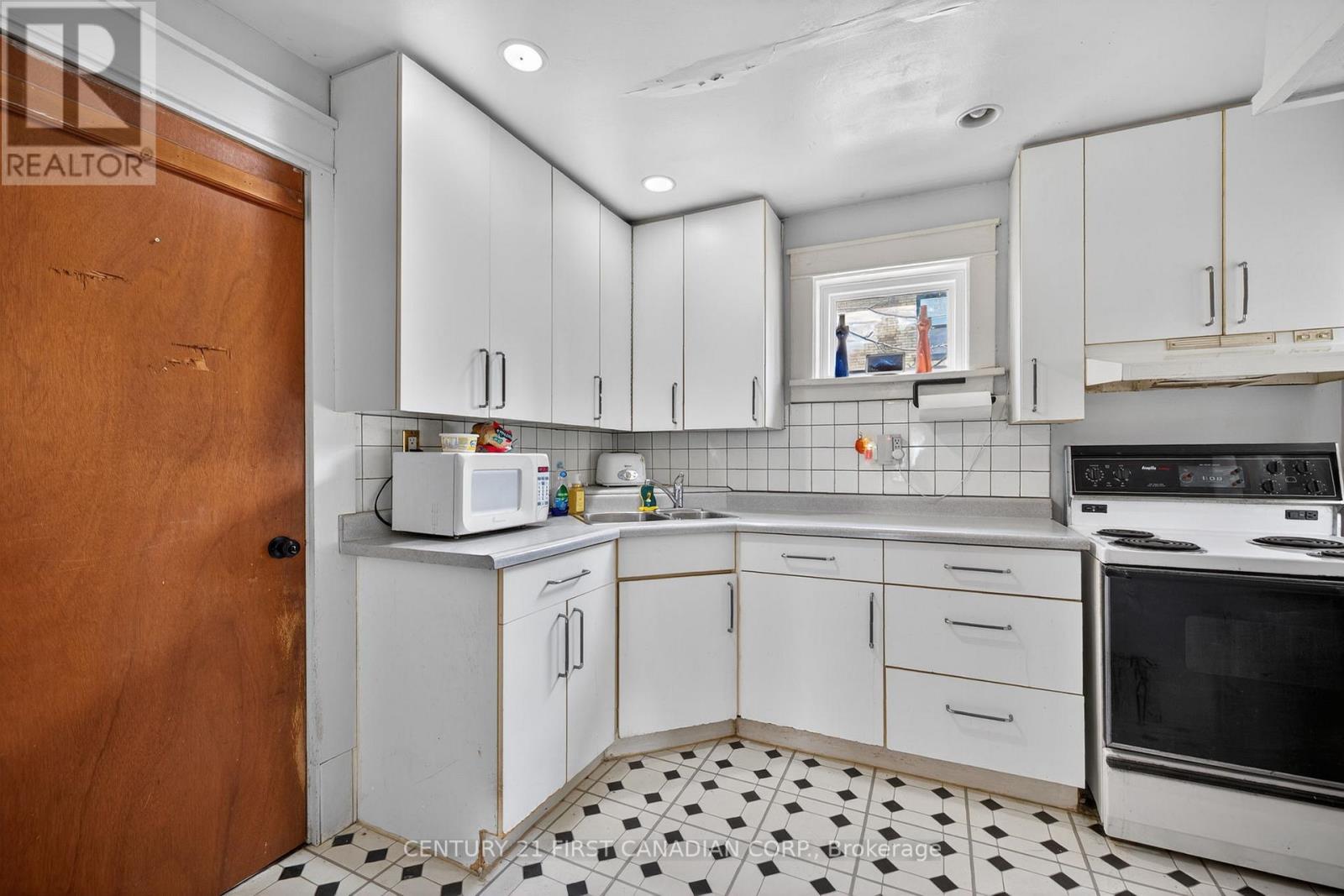 Single Family House for Sale in  MAIN STREET North Middlesex (Parkhill) 