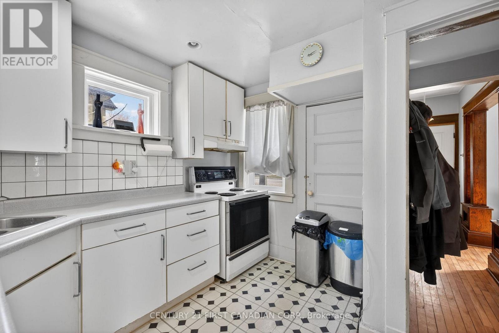 Single Family House for Sale in  MAIN STREET North Middlesex (Parkhill) 