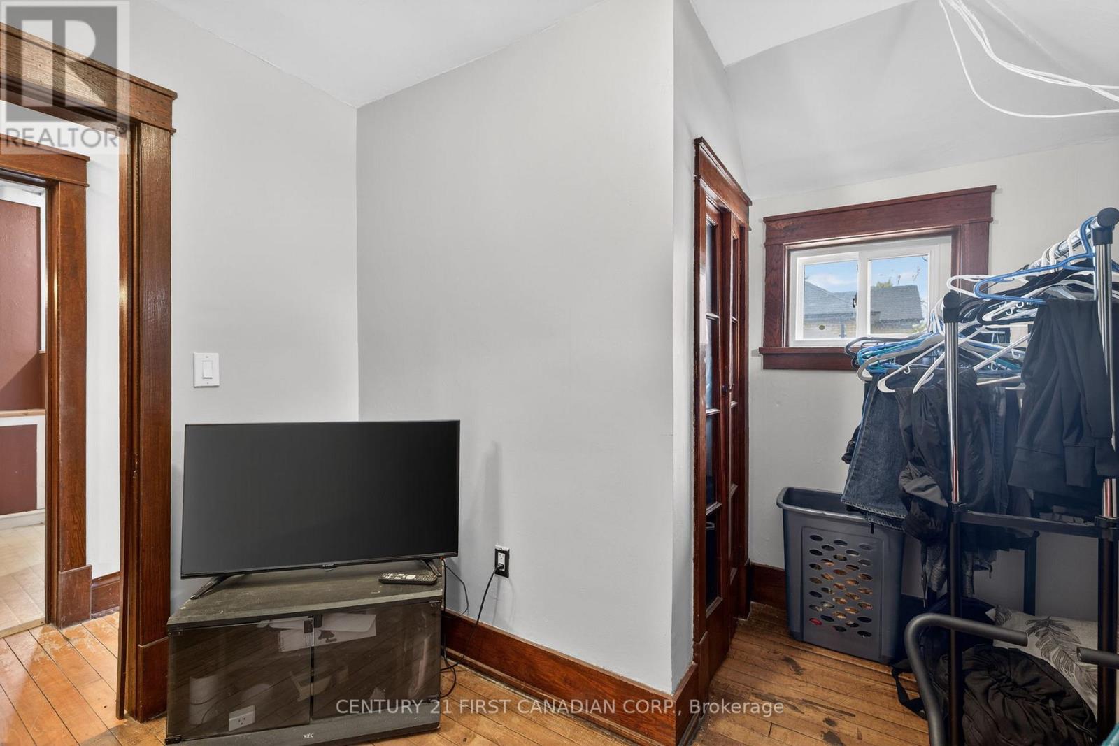 Single Family House for Sale in  MAIN STREET North Middlesex (Parkhill) 