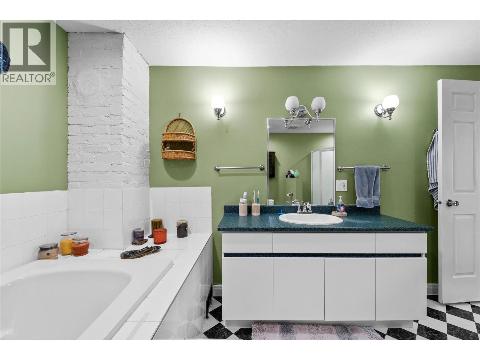 2125 Granite Avenue, Merritt