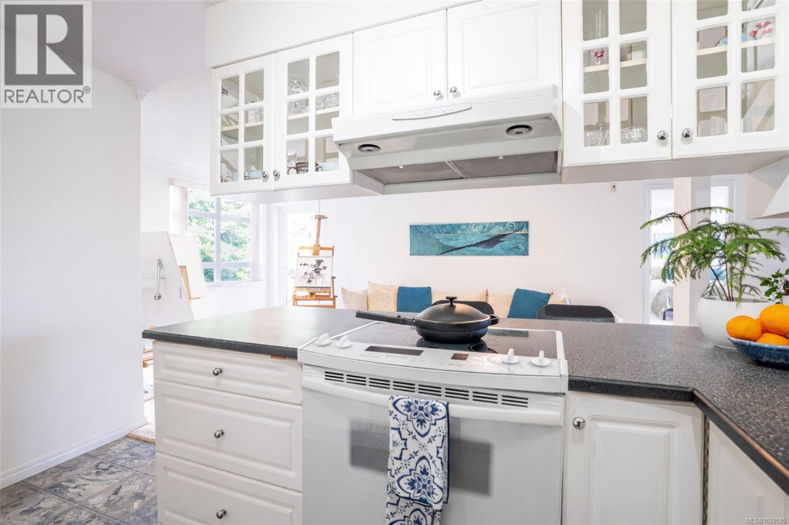 #306 5110 CORDOVA BAY RD - 14