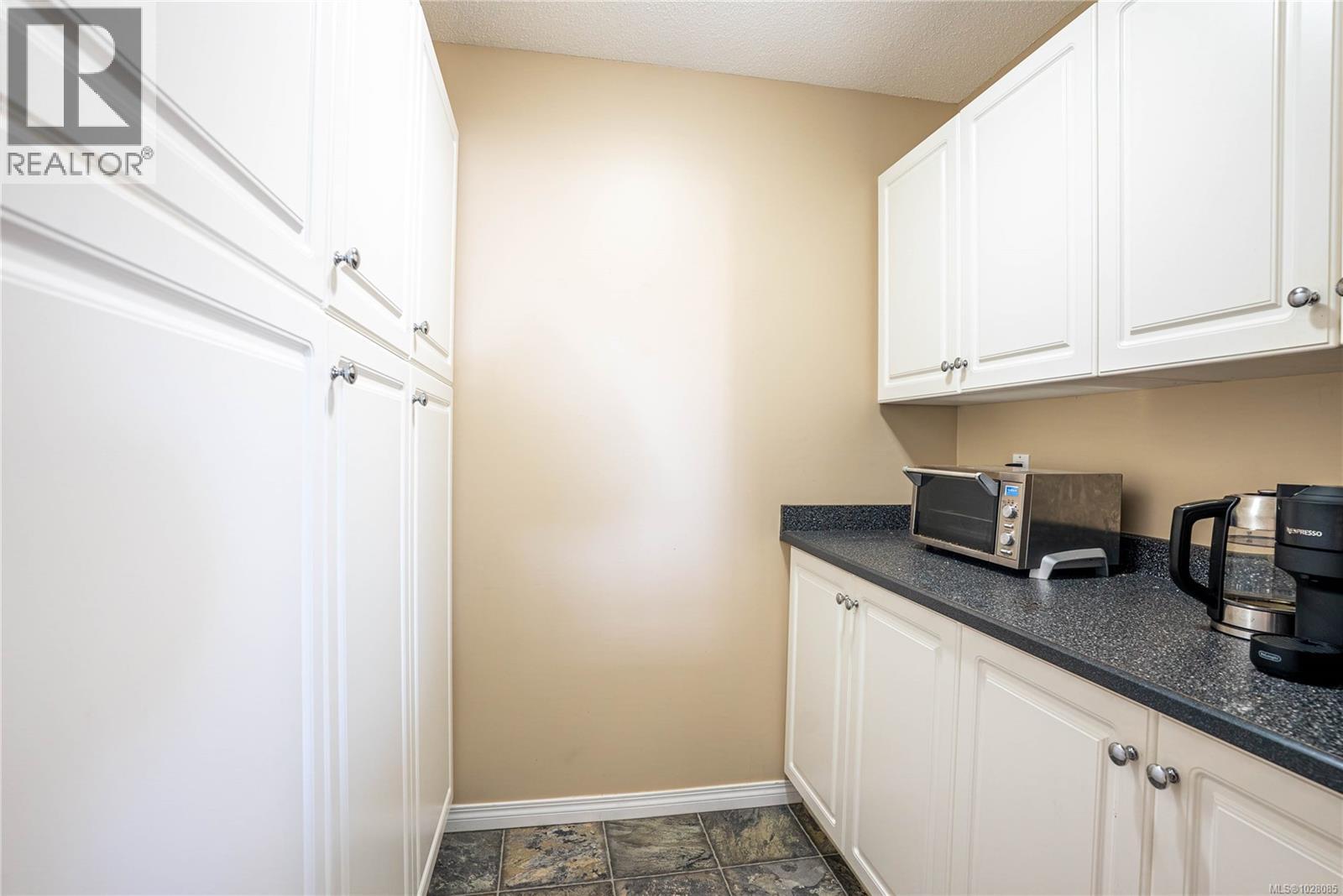 #306 5110 CORDOVA BAY RD - 16