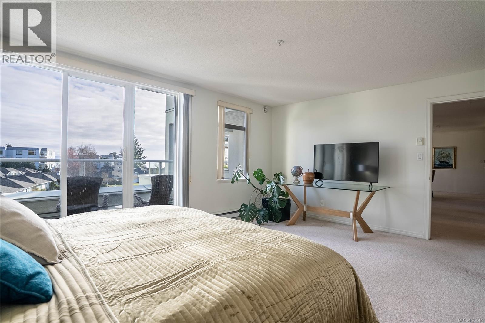 #306 5110 CORDOVA BAY RD - 25