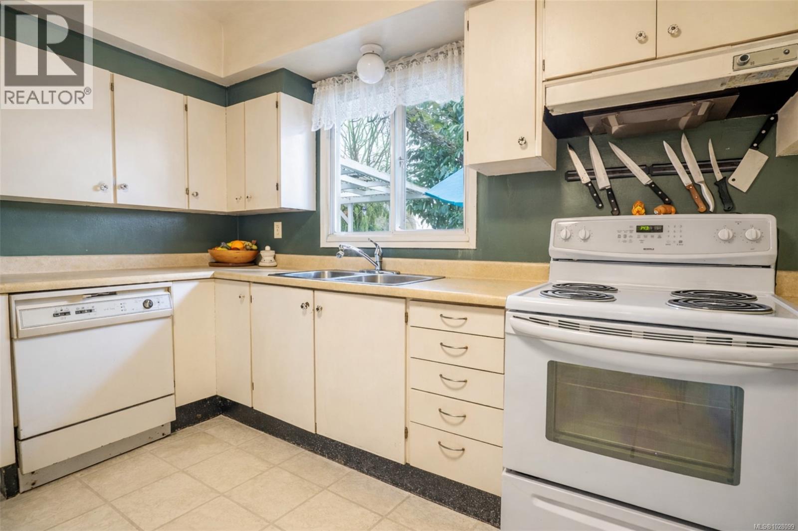 3313 ROLSTON CRES - 12