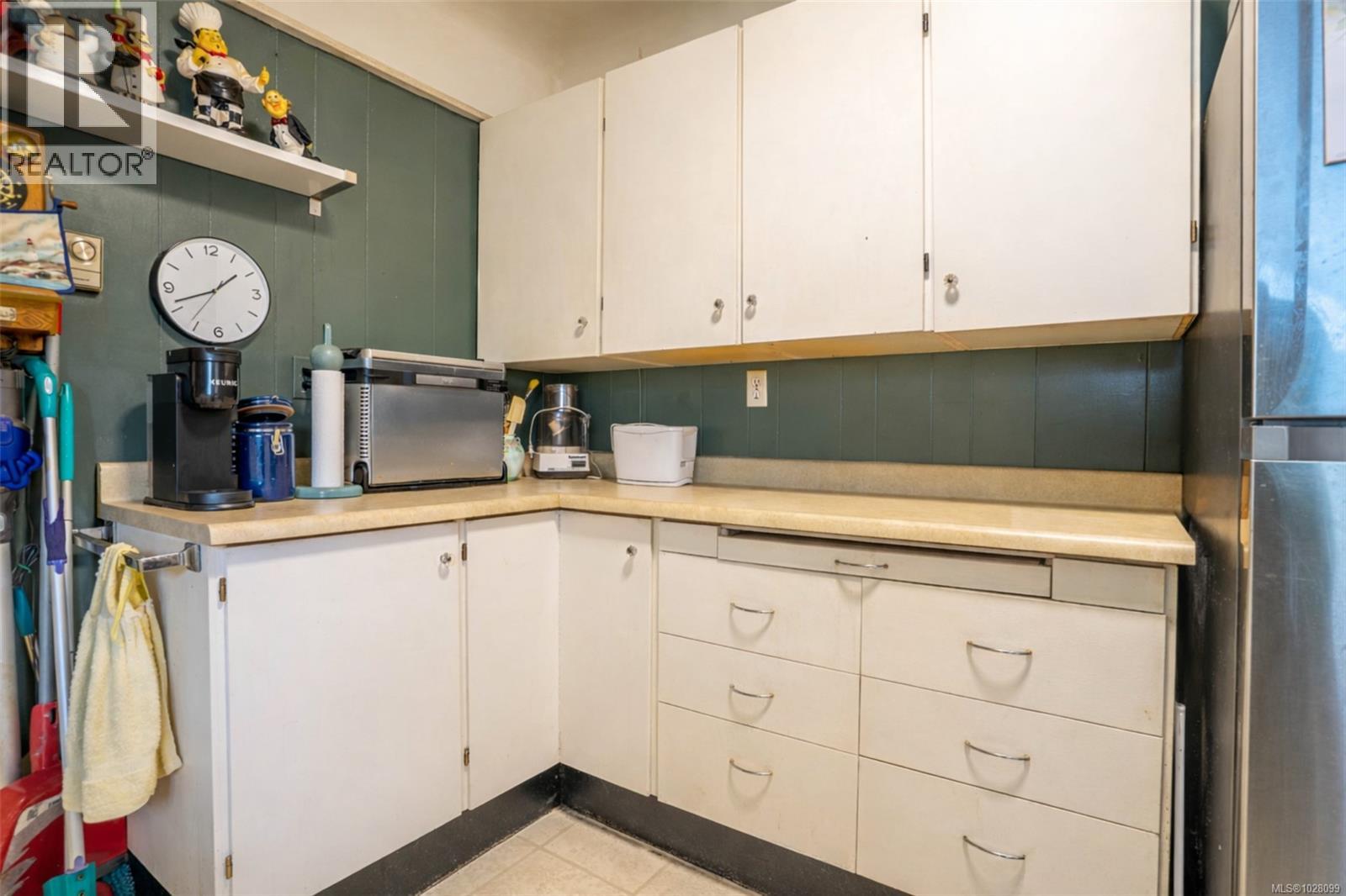 3313 ROLSTON CRES - 13