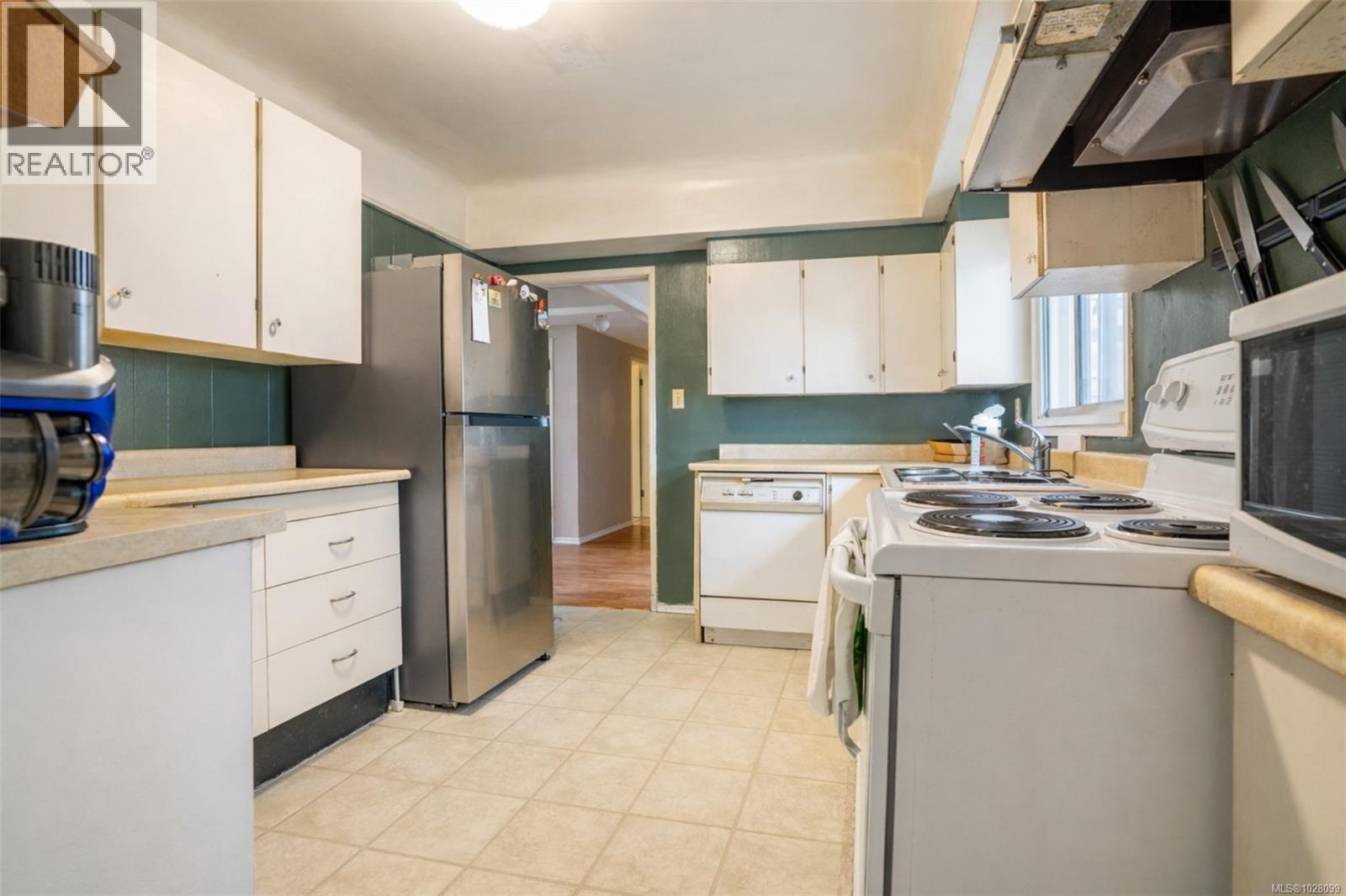 3313 ROLSTON CRES - 11