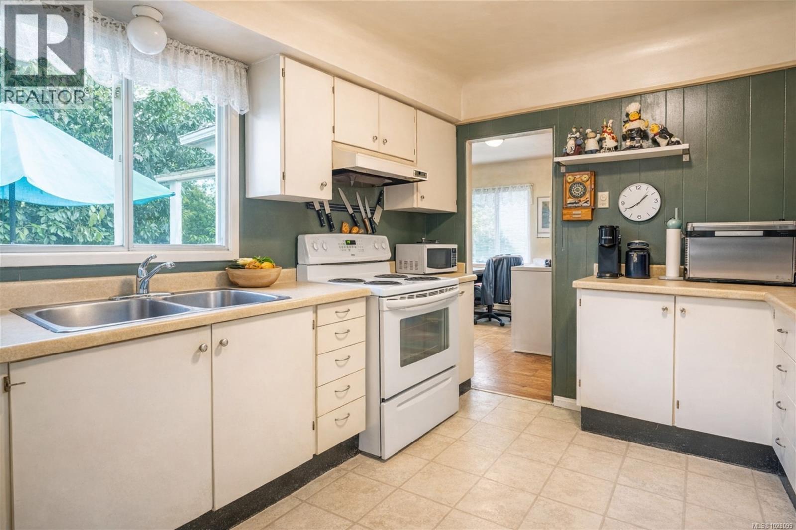 3313 ROLSTON CRES - 10