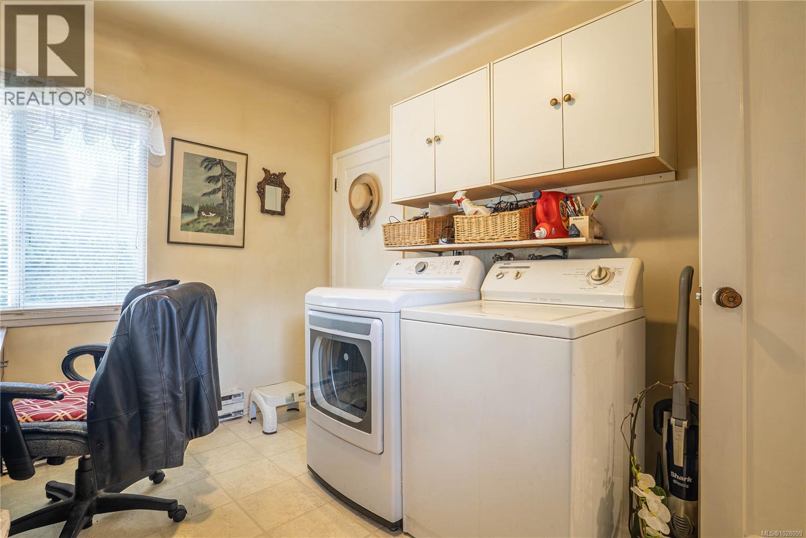 3313 ROLSTON CRES - 22