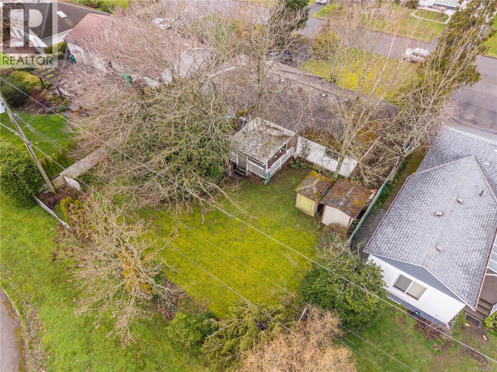 3313 ROLSTON CRES - 40