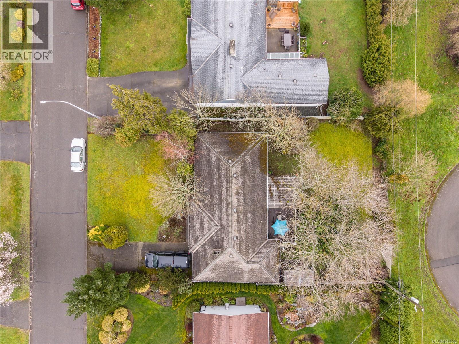 3313 ROLSTON CRES - 38